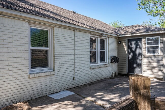 Building Photo - PARK VIEW!!  2 Bed - 1 bath in NW OKC!