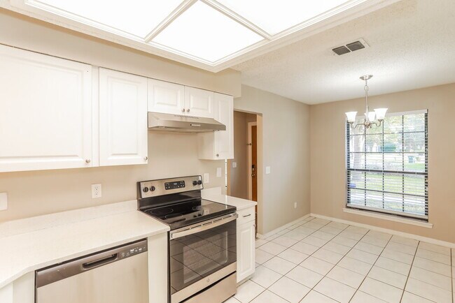 Building Photo - 3667 Lumberjack Cir N