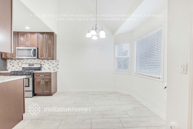 Building Photo - 2132 Panstone Dr SW