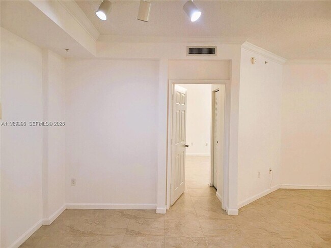 Building Photo - 1919 Van Buren St