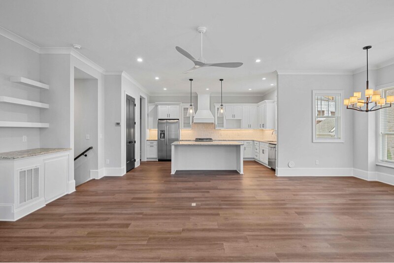 Building Photo - 805 Naples Dr