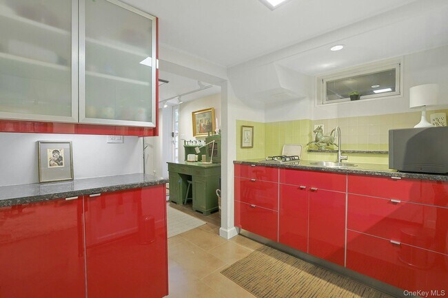 Building Photo - 9 Prall Pl