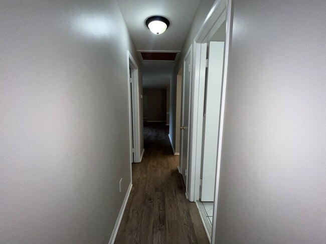 Building Photo - 1212 Schaub Dr