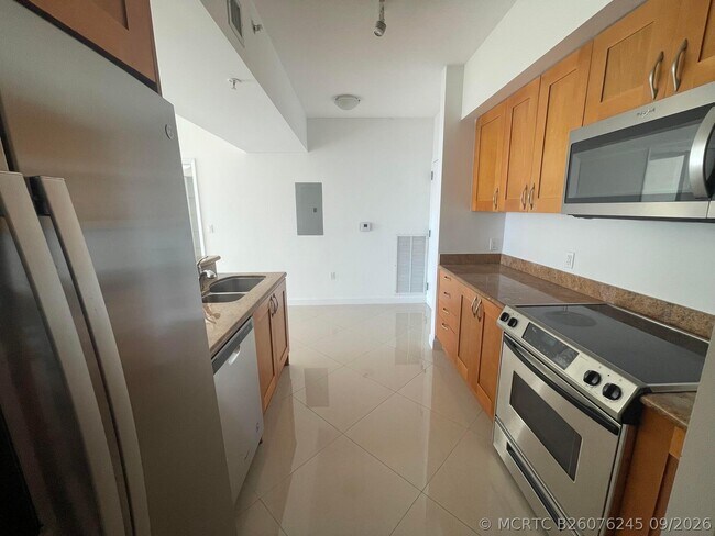 Building Photo - 1755 E Hallandale Beach Blvd