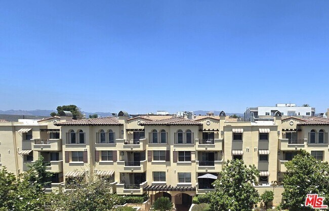 Building Photo - 5030 Rosewood Ave