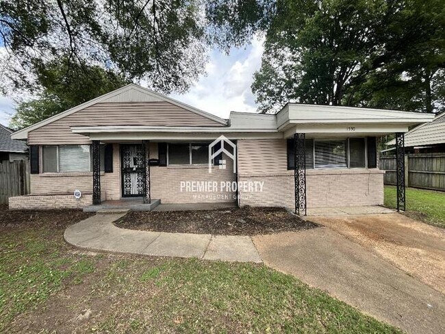 Primary Photo - 1550 Colonial Rd