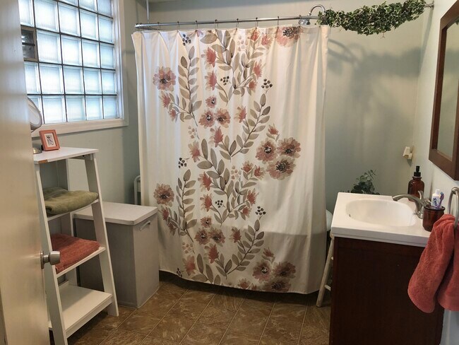 Building Photo - 130 College Ave NE