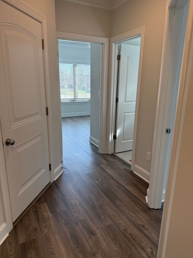 Building Photo - Updated 3 Bedroom Condo with Large Bonus Room!