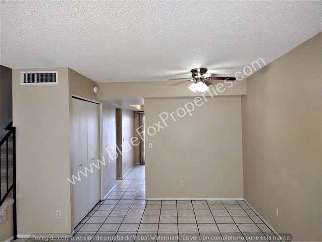 Building Photo - Centrally Located 2 bedroom, 2 bathroom