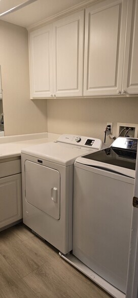 Building Photo - 395 Plaza Calimar