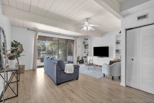 Building Photo - 740 E Coco Plum Cir