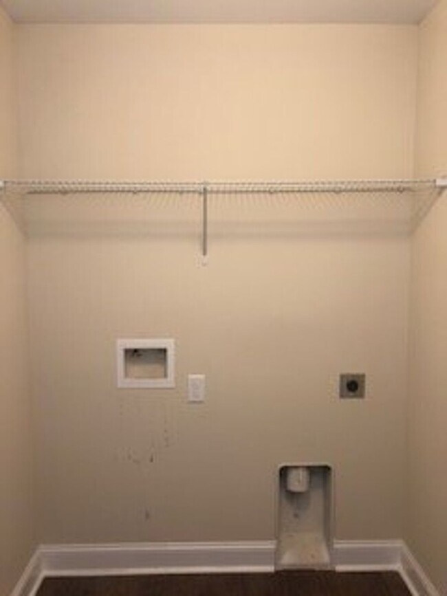 Building Photo - 44 Hartland Ct