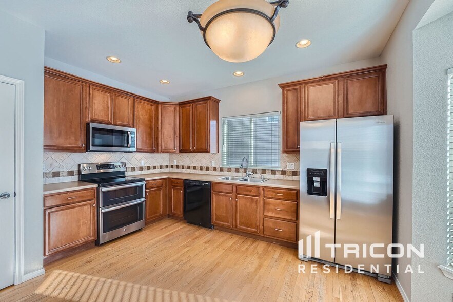 Building Photo - 1220 Sunset Way
