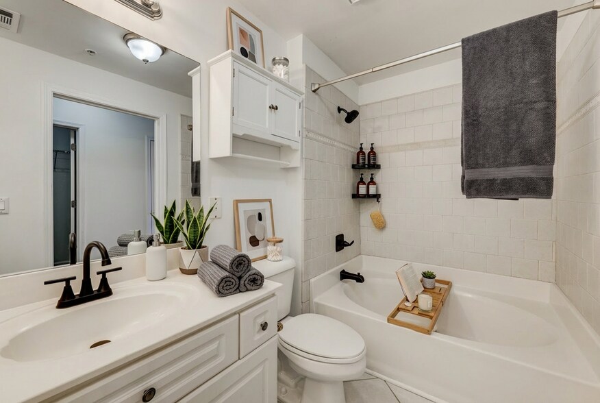 Building Photo - 3334 Peachtree Rd NE