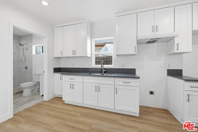 Building Photo - 222 E Vernon Ave