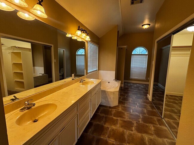 Building Photo - Beautiful 4 bed home in Round Rock