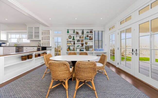 Building Photo - 133-135 Toylsome Ln