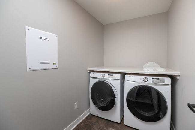 Building Photo - 3715 Fernwood Ln SW