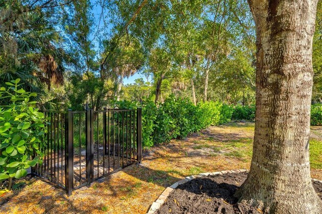 Building Photo - 2641 Hyde Park St