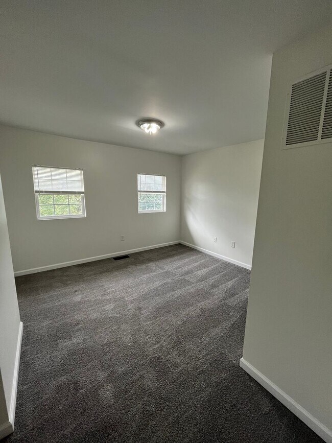 Building Photo - 360-362 E Hinman Avenue