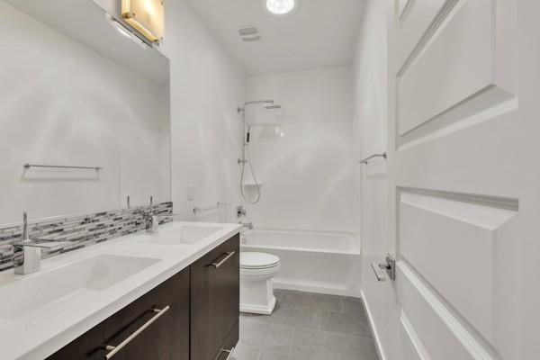 Building Photo - 1665 E Lafayette Ave