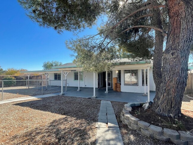 Building Photo - Apple Valley- 3 Bedrooms, 2 Bathrooms, Sol...