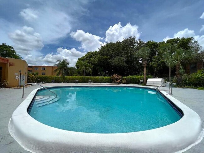 Building Photo - 4354 NW 9th Ave