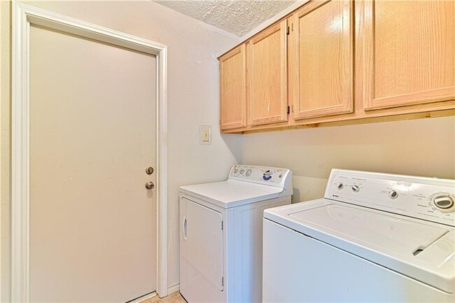 Building Photo - 6708 Windrift Way