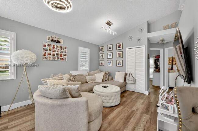 Building Photo - 210 NW Zanzibar Pl