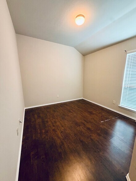 Building Photo - 1810 Carol Ln