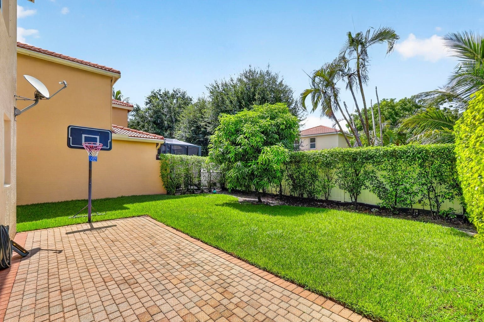 Building Photo - 7630 Topiary Ave