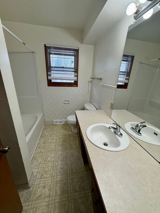 Building Photo - $1,000 off first months rent! Quick Move In! 3 bedroom, 1.5 Bath Home with attached garage in Lov...