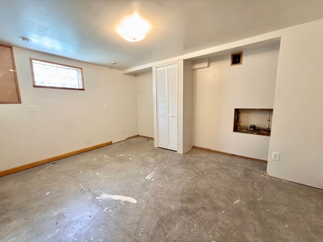 Building Photo - 7860 Sequoia Ct