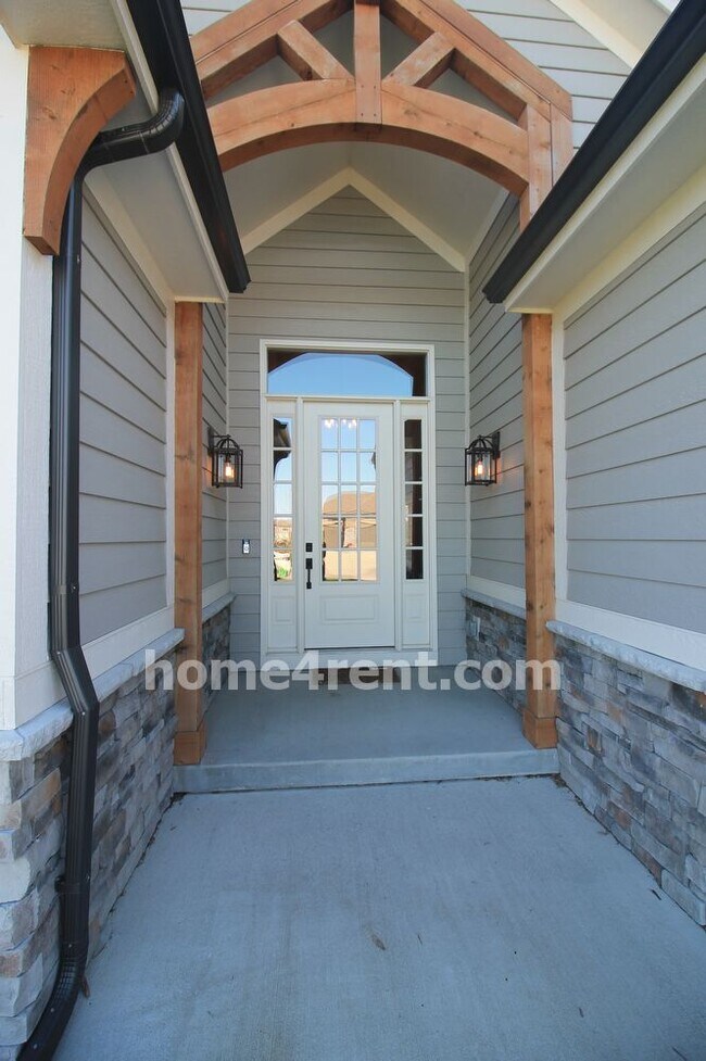 Building Photo - 1492 Woodland Rd