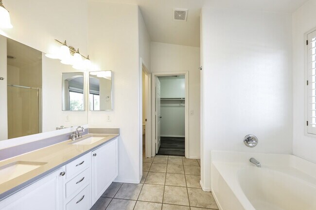 Building Photo - 15122 W Polk St