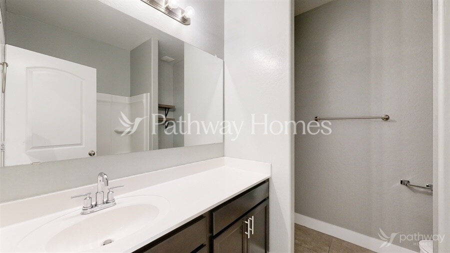 Building Photo - 30995 W Whitton Ave