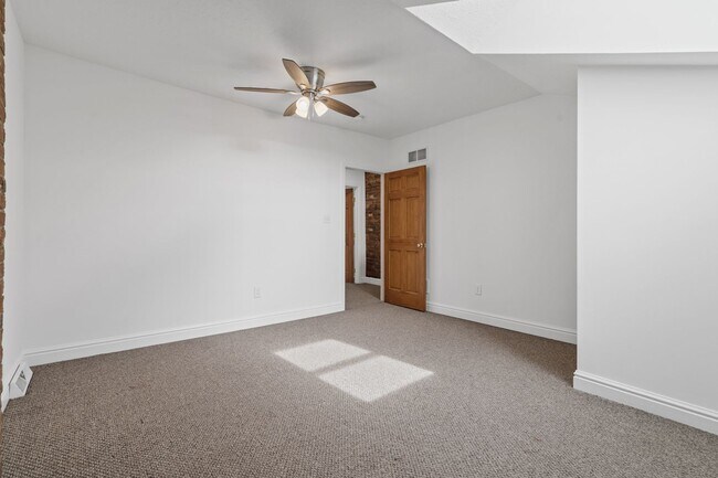 Building Photo - 2304 1/2 E Carson Street