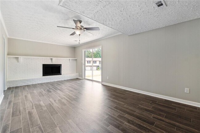 Building Photo - 2149 Indian Hill Rd