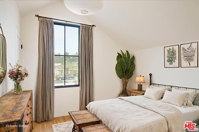 Building Photo - 424 N Avenue 64