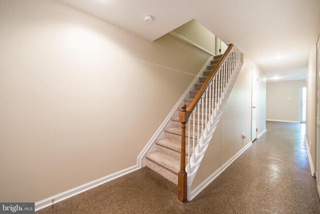 Building Photo - 3930 Gatehouse Lane