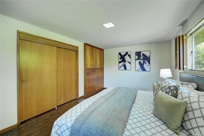 Building Photo - 4Bd/1.75Ba Seattle Home