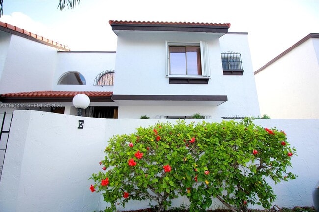 Building Photo - 1221 SW 124th Ct