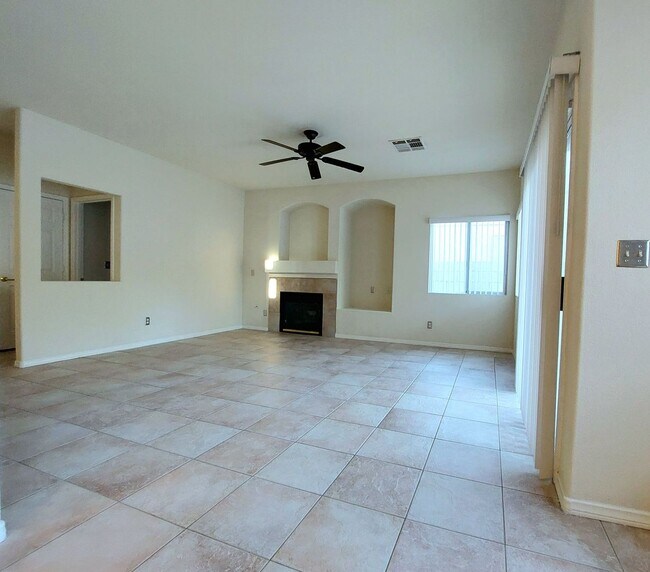 Building Photo - GREEN VALLEY RANCH