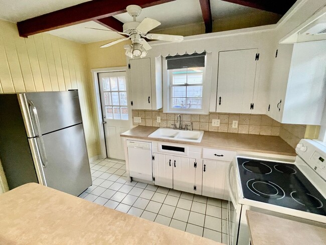 Building Photo - 2115 Belvedere Ave