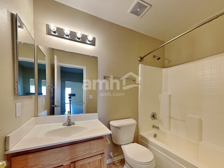 Building Photo - 1843 S 105th Dr