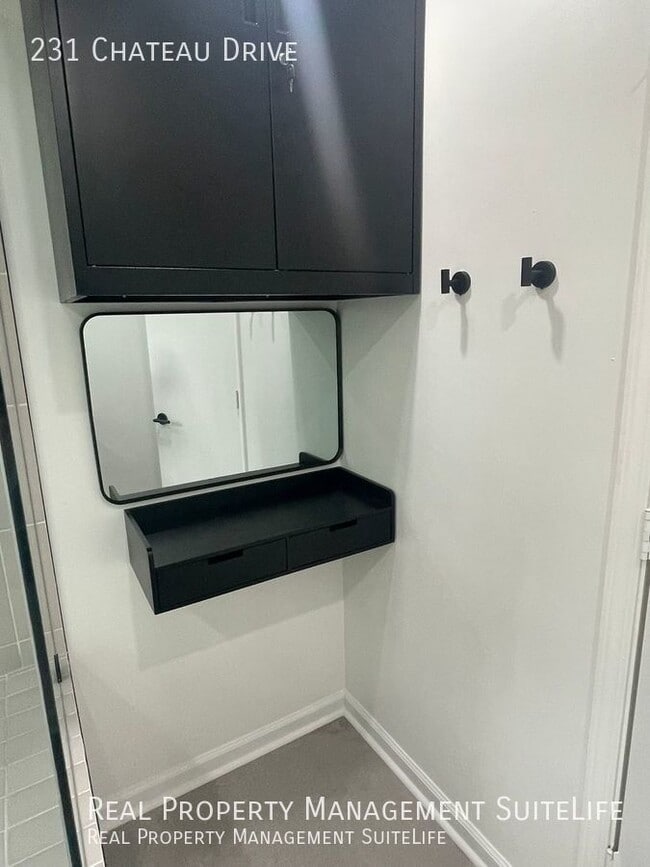 Building Photo - 231 Chateau Dr