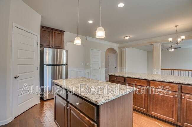 Building Photo - 5014 Vine Ln