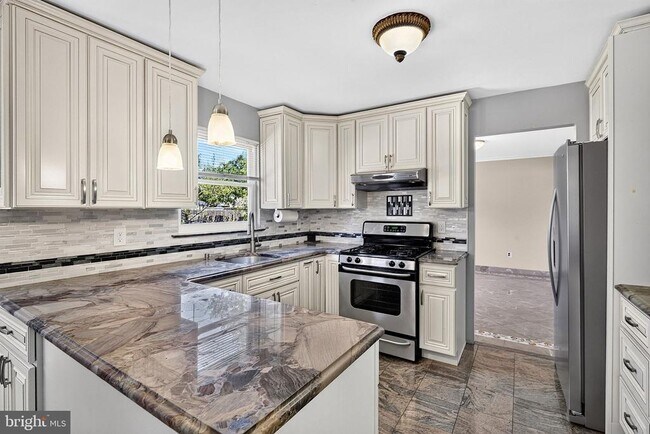 Building Photo - 12 Mershon Ln