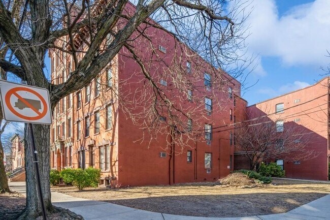 Building Photo - 263 10th St