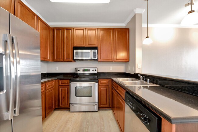 Building Photo - 9200 Westheimer Rd